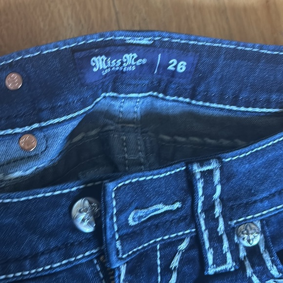 Miss Me jeans in a dark wash, size 26, low rise bootcut - Picture 3 of 3